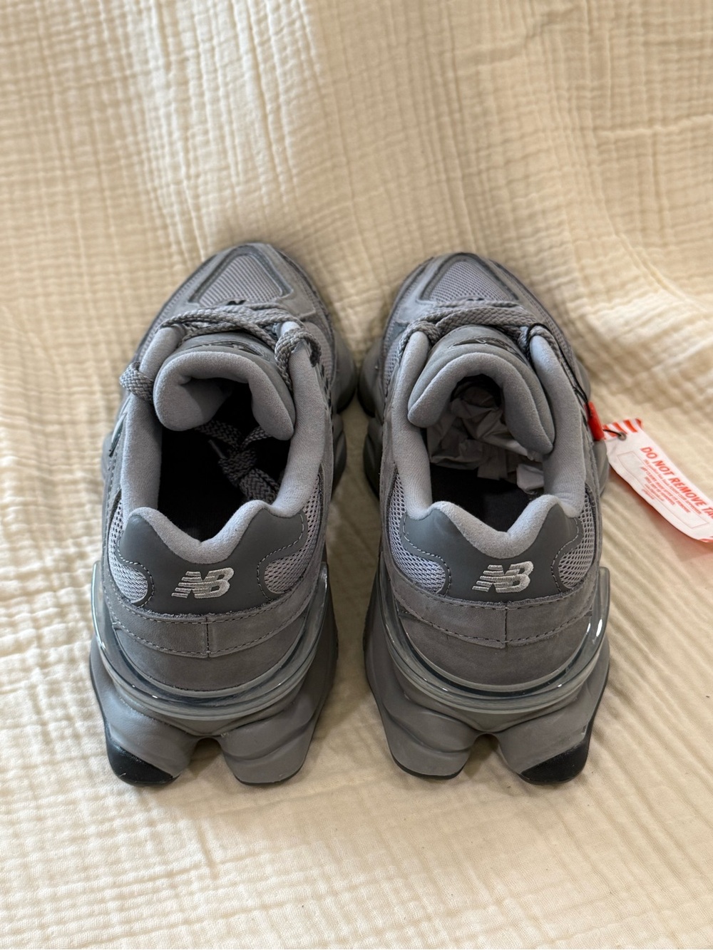 - NEW New Balance 9060 Sneakers BT - Picture 5 of 8